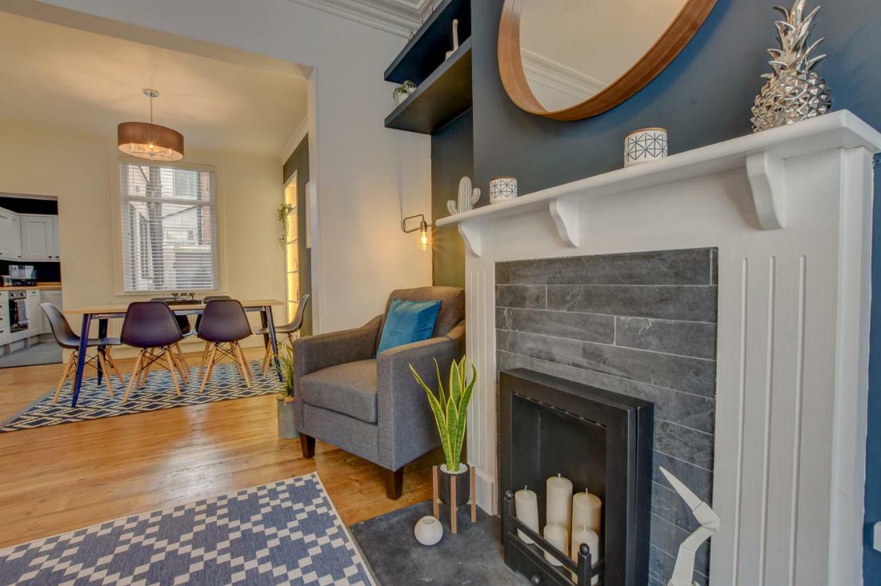 Holiday home Stones Throw *