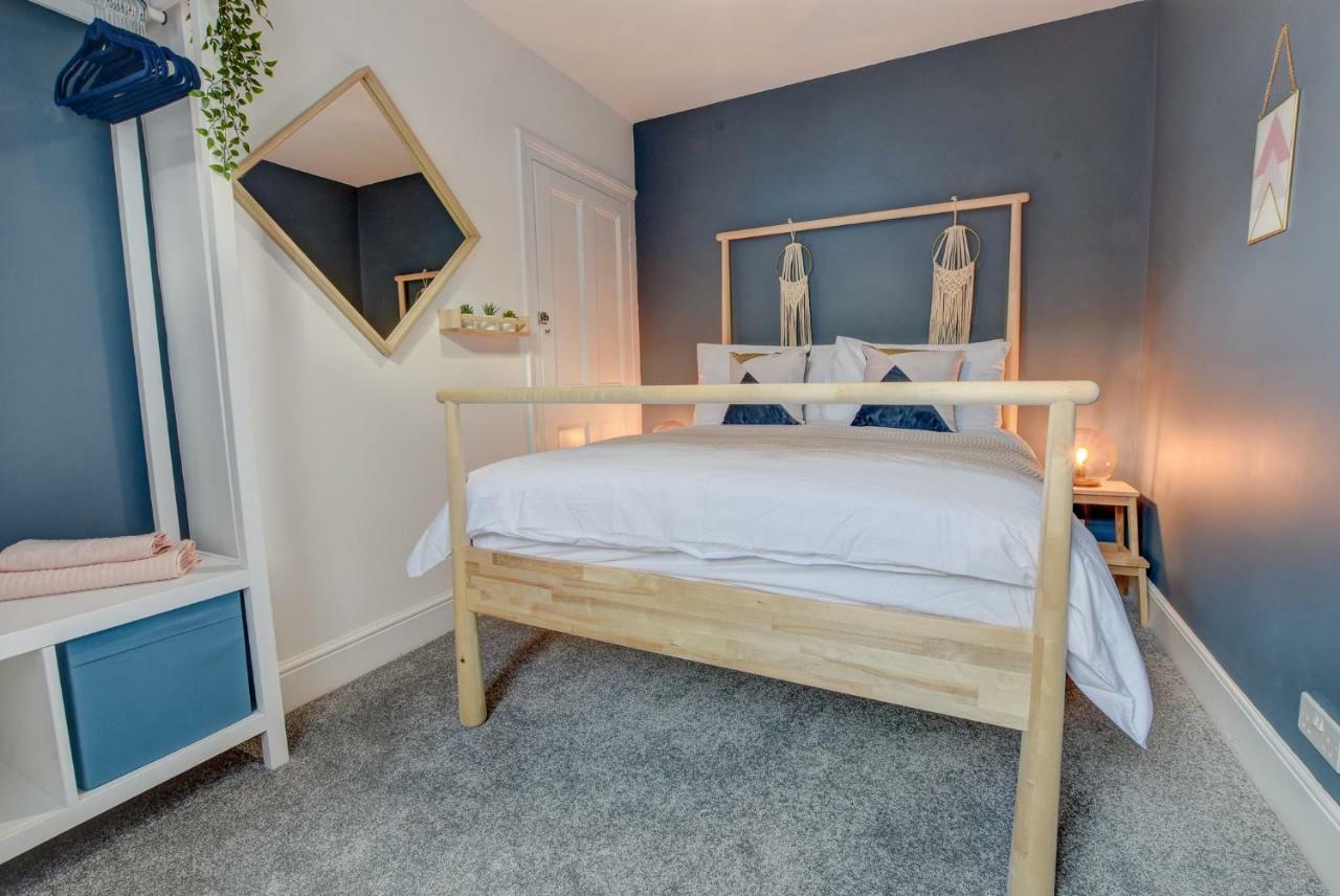 Holiday home Stones Throw *